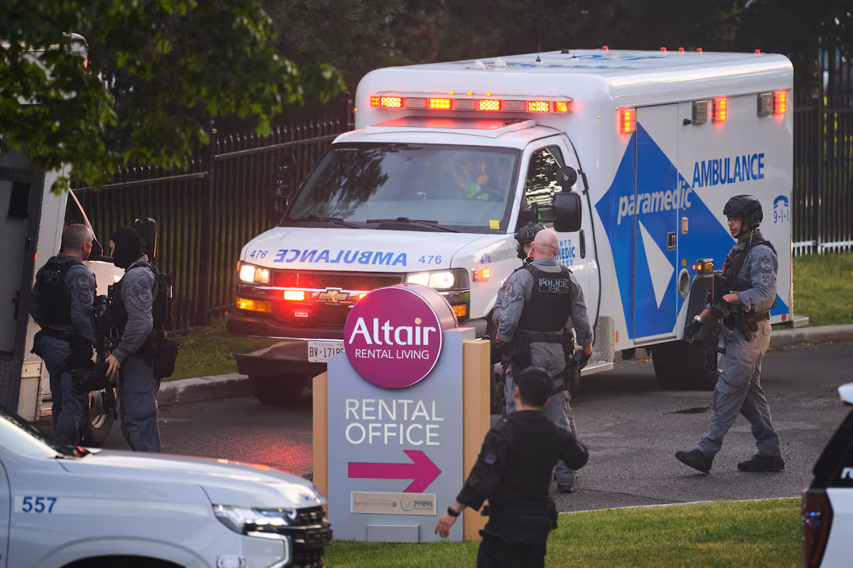 Toronto police officer shot while conducting search warrant operation