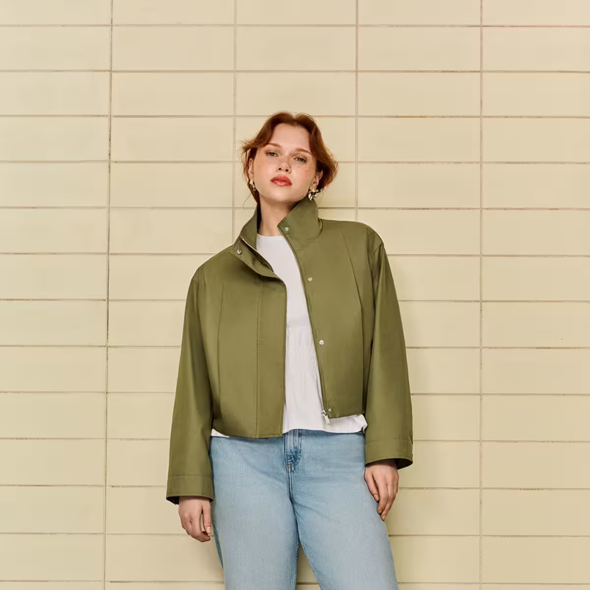Transforma tus looks con denim clásico y las últimas tendencias de moda