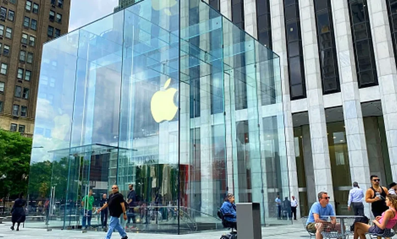 Trump Claims Apple And Intel Closed Deal To Manufacture Chips In The US