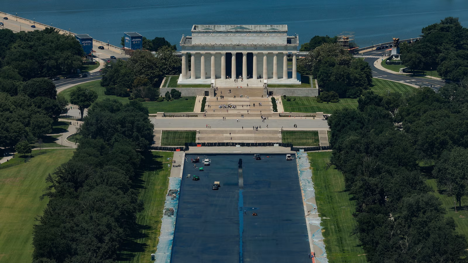 Trump announces plan to add 'promenade' to Lincoln Memorial