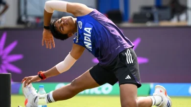 Unchanged England opt to bowl in decider; India bring Gaud back