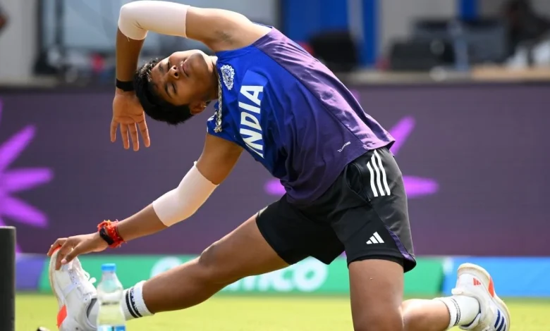 Unchanged England opt to bowl in decider; India bring Gaud back