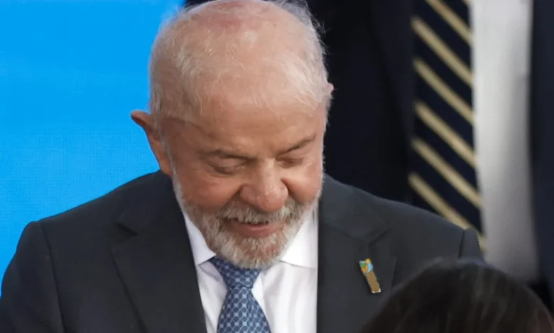VÍDEO: Lula anuncia que está 100% curado de câncer