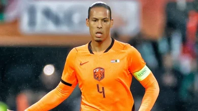 Van Dijk sprak met Koeman over selectie: 'Enorm blij dat hij weer terug is'