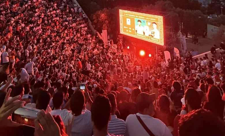Vatandaşlar milli takım için sokaklarda: Meydanlar doldu, trafik durdu