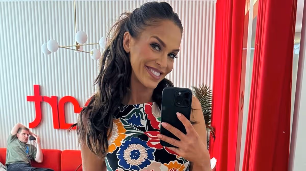 Vicky Pattison’s ‘great quality’ floral linen mini dress is a staple for staying cool on holiday