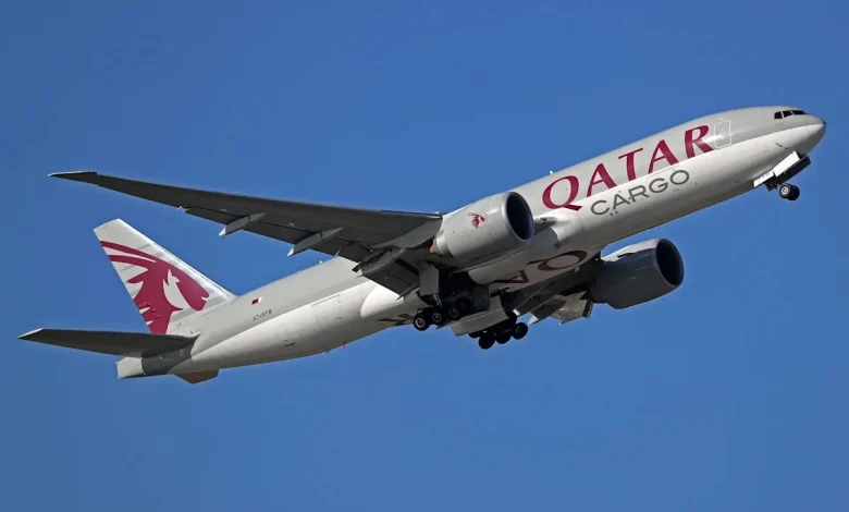Video shows Boeing 777 making very low pass over Texas airfield