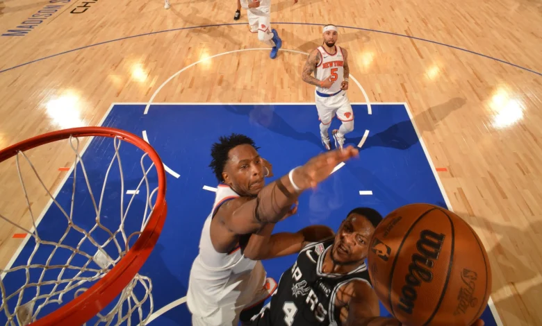 Was De'Aaron Fox Fouled by OG Anunoby? NBA Fans Sound Off on Viral Photo from Knicks' Win vs. Spurs