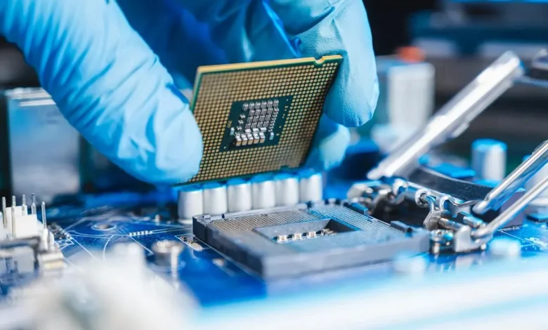 Why Did MRVL, AVGO, HPE Stocks Climb To 52-Week Highs Today?