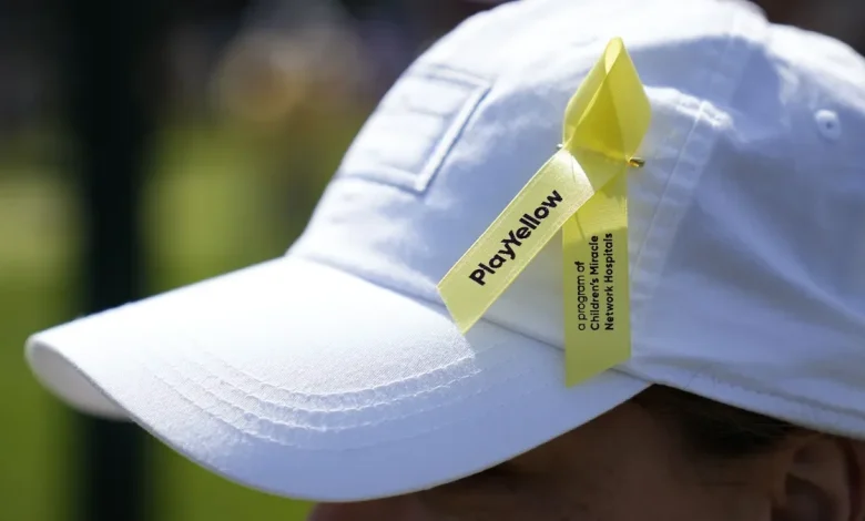 Why are players wearing yellow ribbons during the Memorial Tournament?