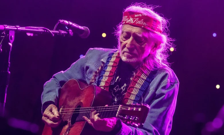 Willie’s New Album Is Worth Listening To, and Not Only Because of Bob Dylan