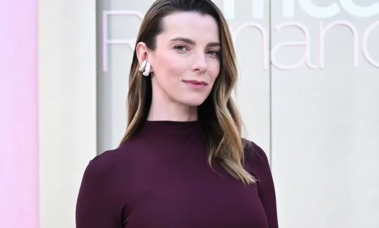 ‘Office Romance’ Star Betty Gilpin on Using a Prosthetic Vagina for Her Birthing Scene: ‘I Was Pretty Freaked Out’