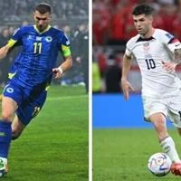 Bosnia-Herzegovina forward Edin Dzeko (L) and US forward Christian Pulisic (R)