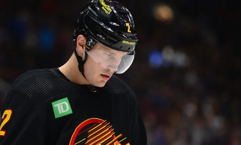 Canucks Sign Luke Schenn