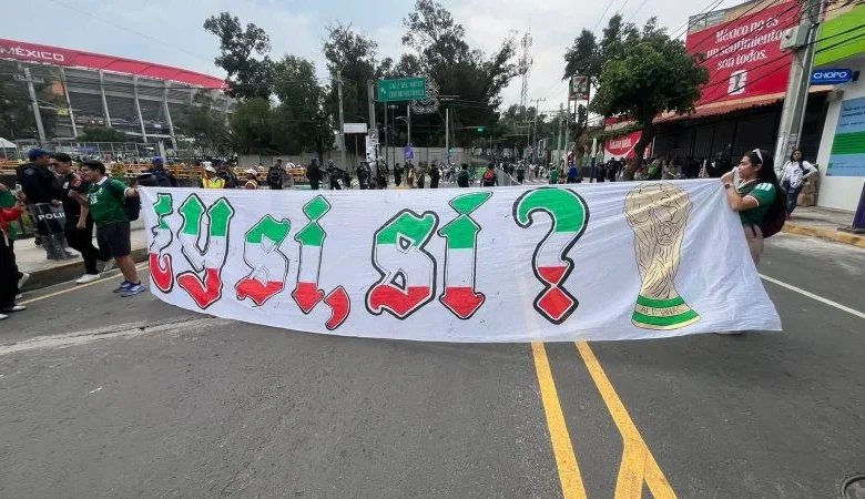 "¿Y SI SÍ?": la frase que encendió la ilusión (y el debate ortográfico) en México
